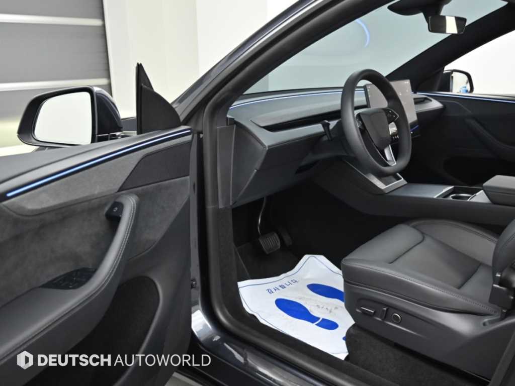 Tesla Model Y — photo 11