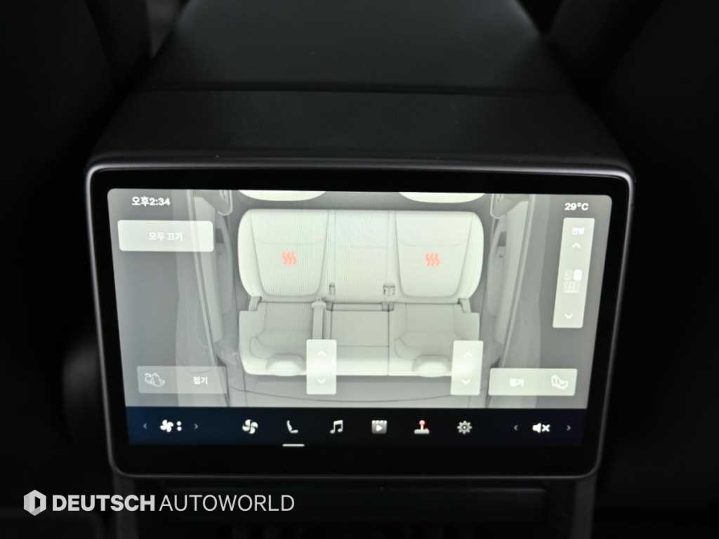 Tesla Model Y — photo 16