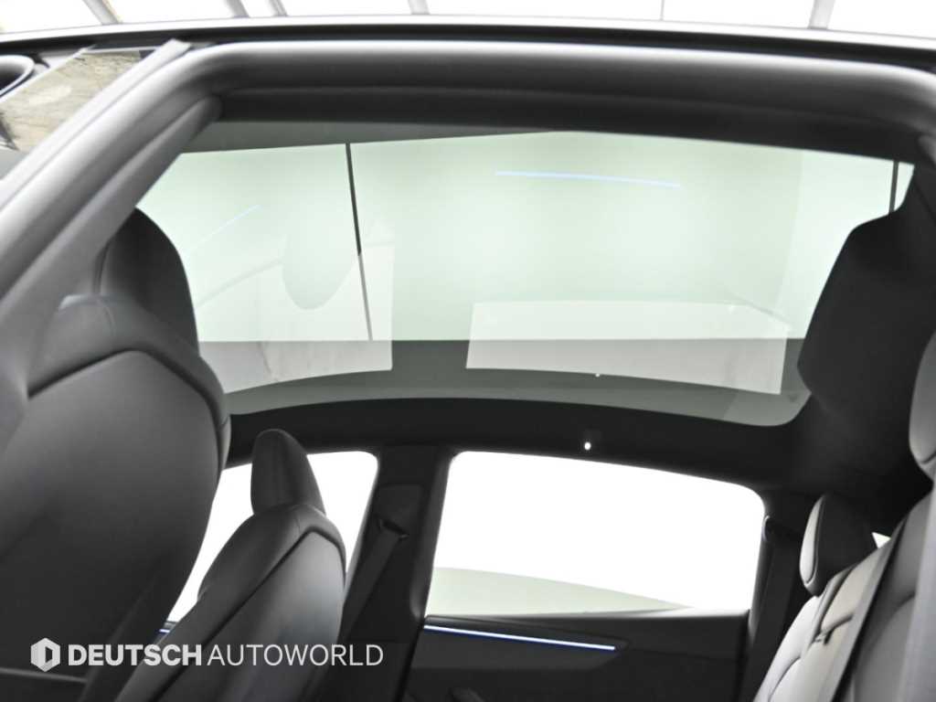 Tesla Model Y — photo 18