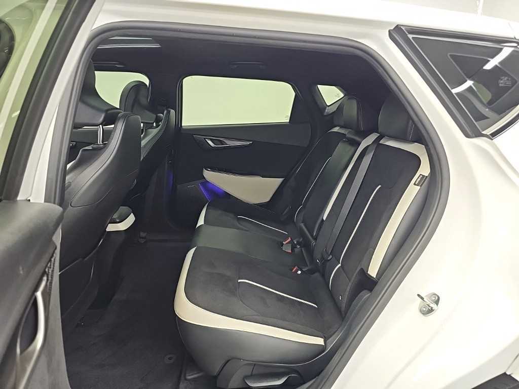 Kia EV6 — photo 12