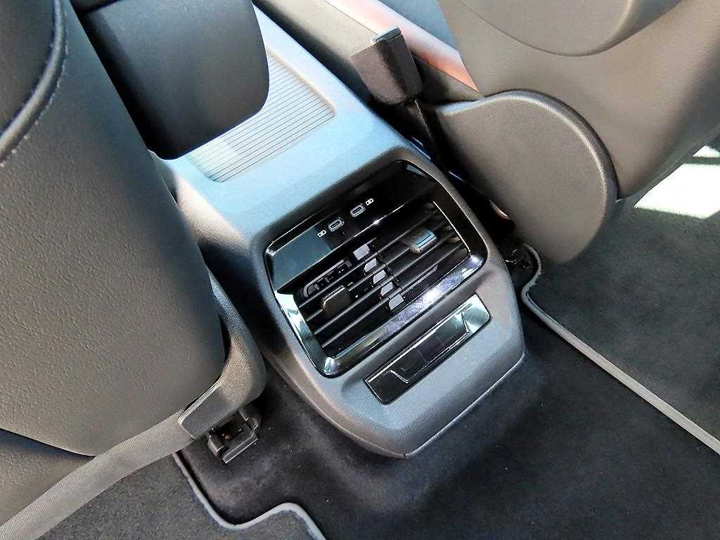 Volkswagen ID.4 — photo 16