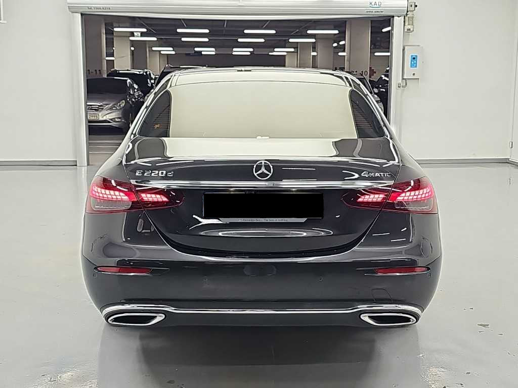 Mercedes-Benz E-Class — photo 03
