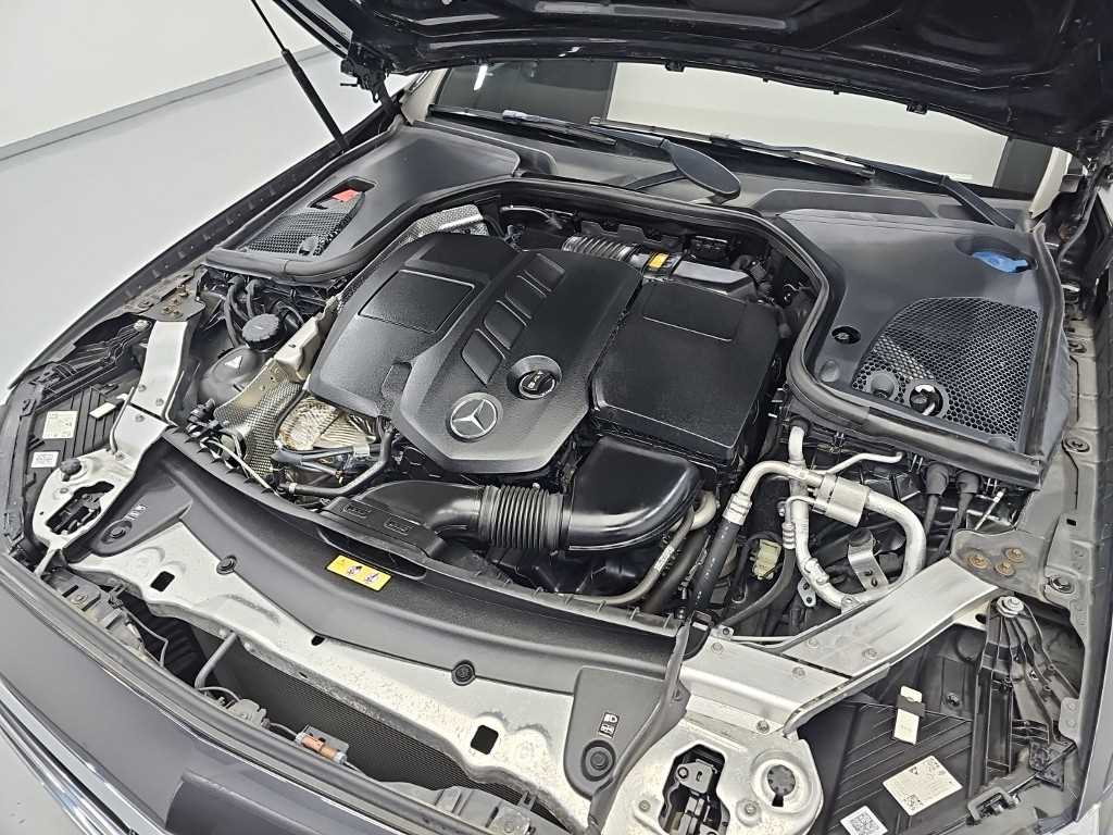 Mercedes-Benz E-Class — photo 05
