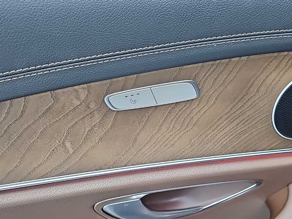 Mercedes-Benz E-Class — photo 13