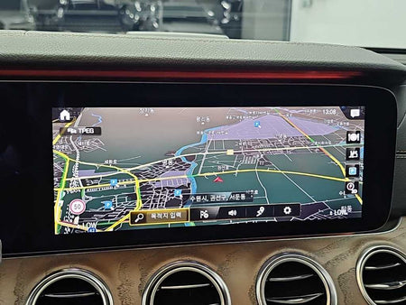 Mercedes-Benz E-Class — photo 15