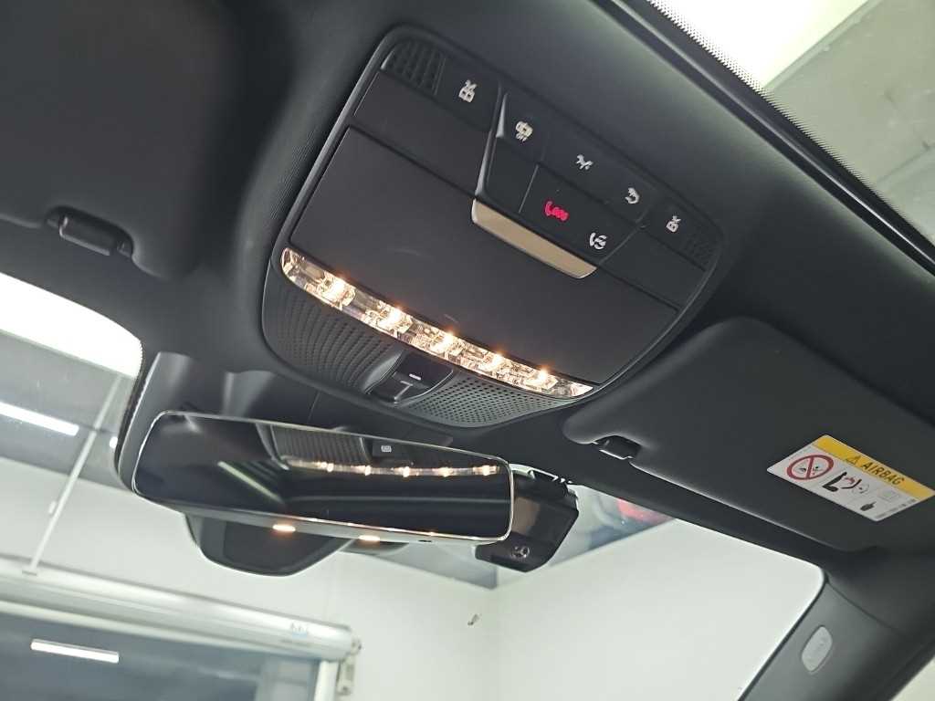 Mercedes-Benz E-Class — photo 18