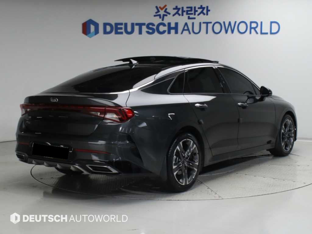 Kia K5 — photo 02