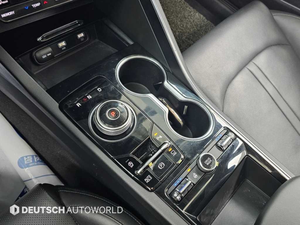 Kia K5 — photo 09