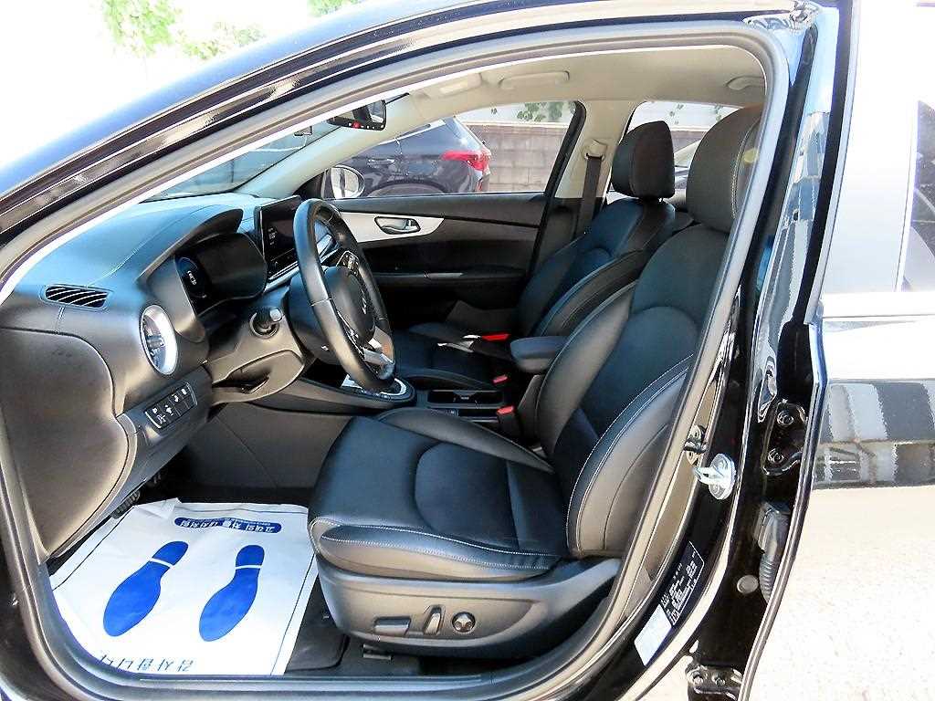 Kia K3 — photo 05