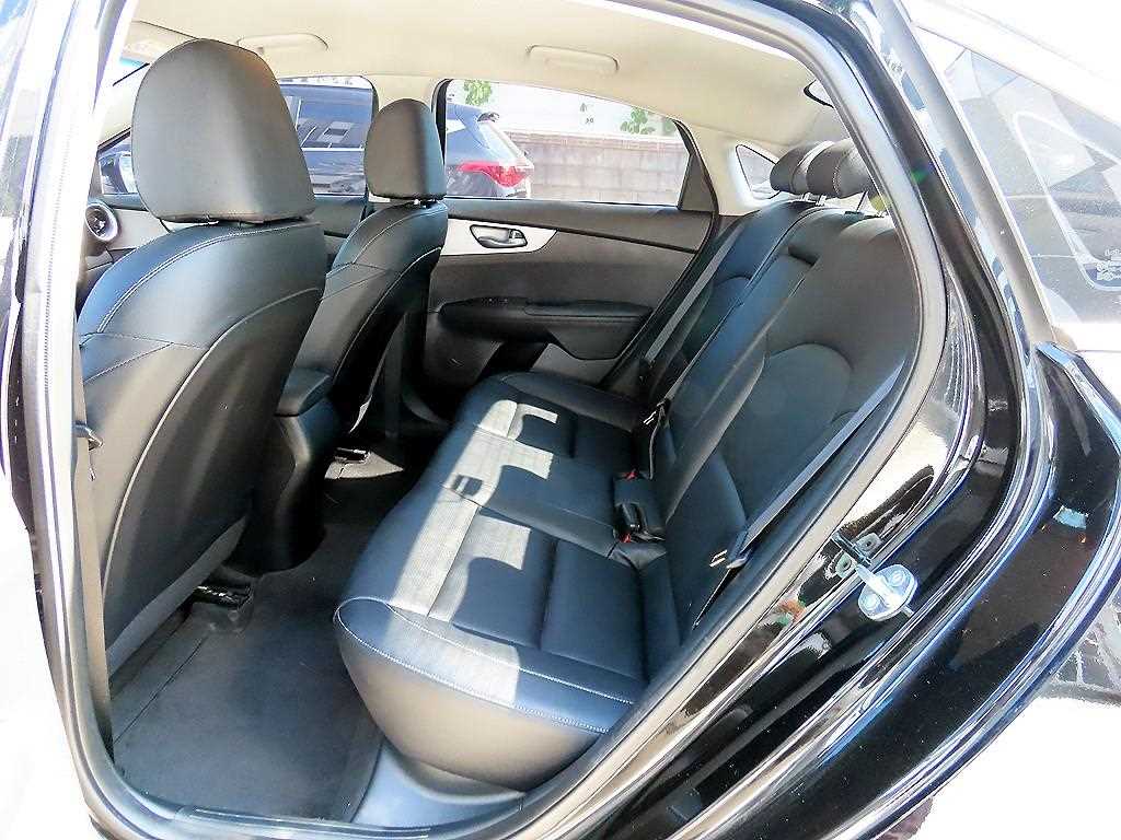Kia K3 — photo 06