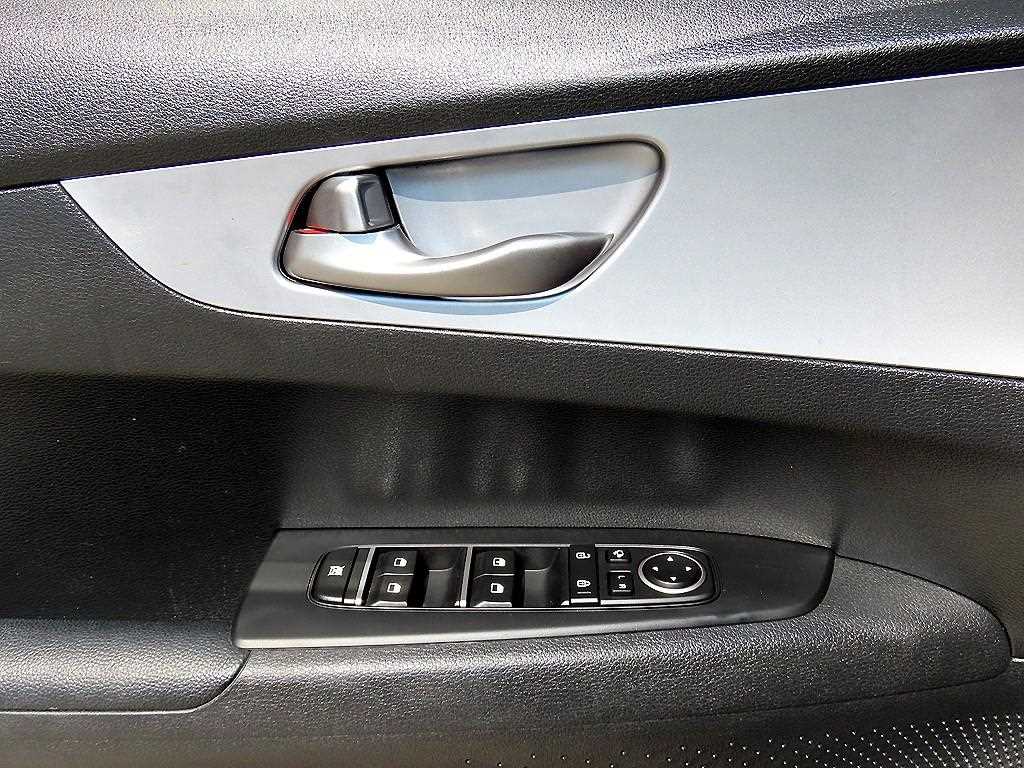 Kia K3 — photo 11