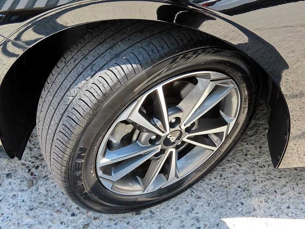 Kia K3 — photo 20