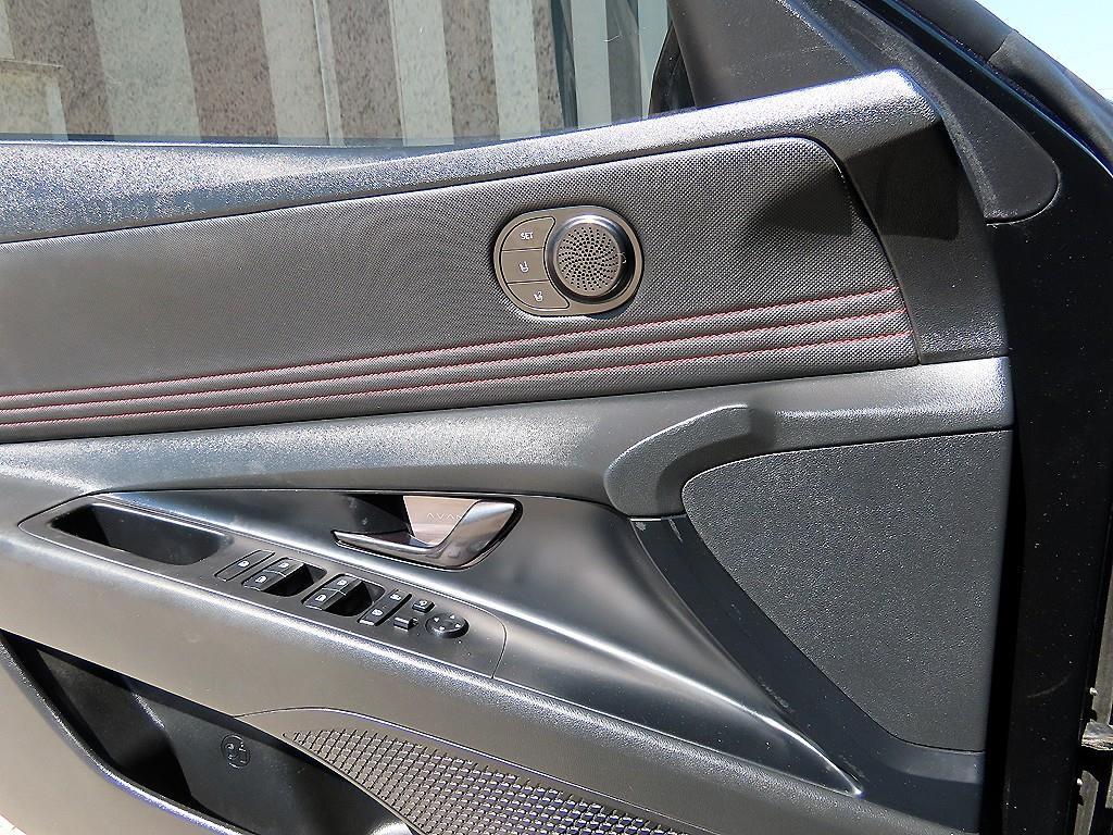 Hyundai Avante — photo 11