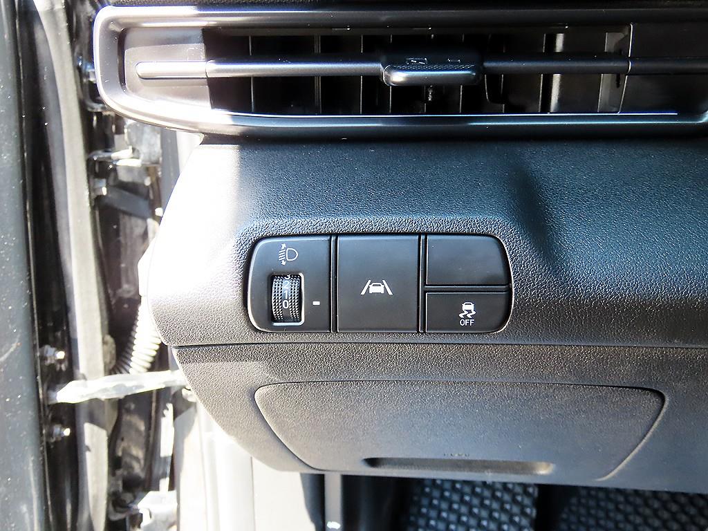 Hyundai Avante — photo 12