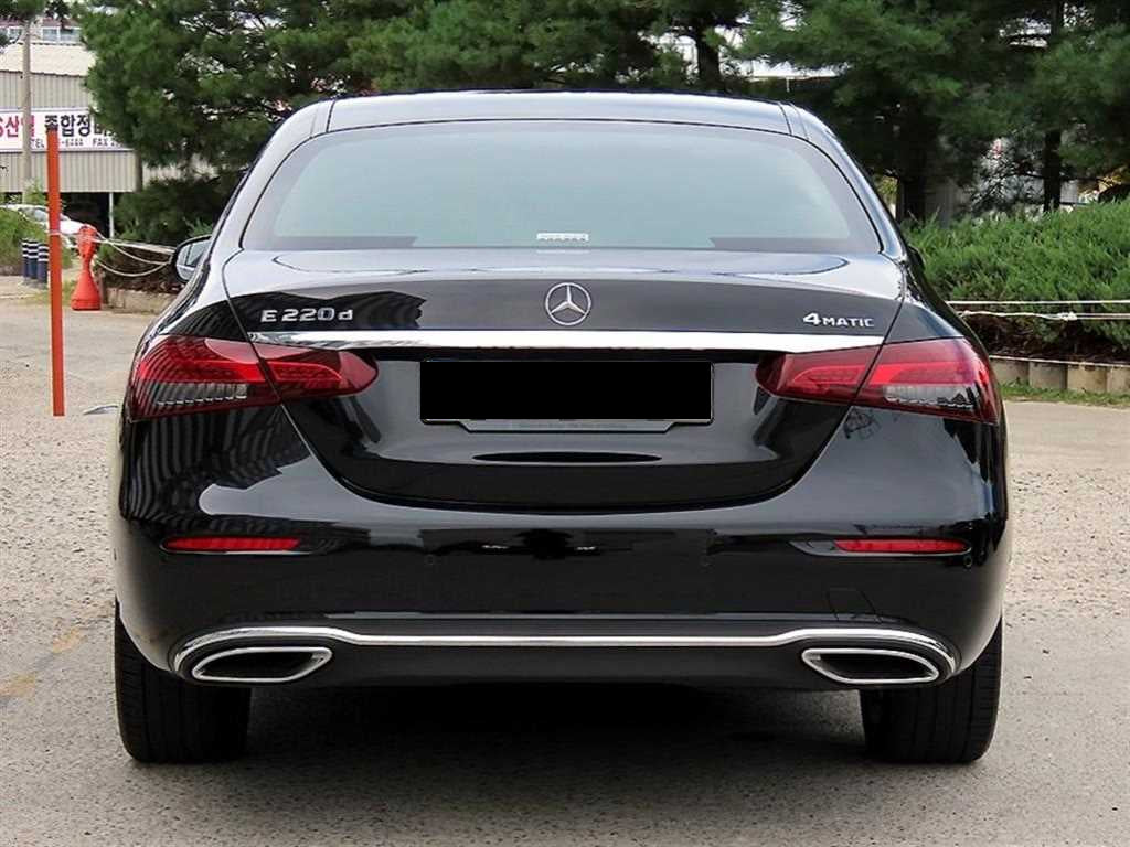 Mercedes-Benz E-Class — photo 04