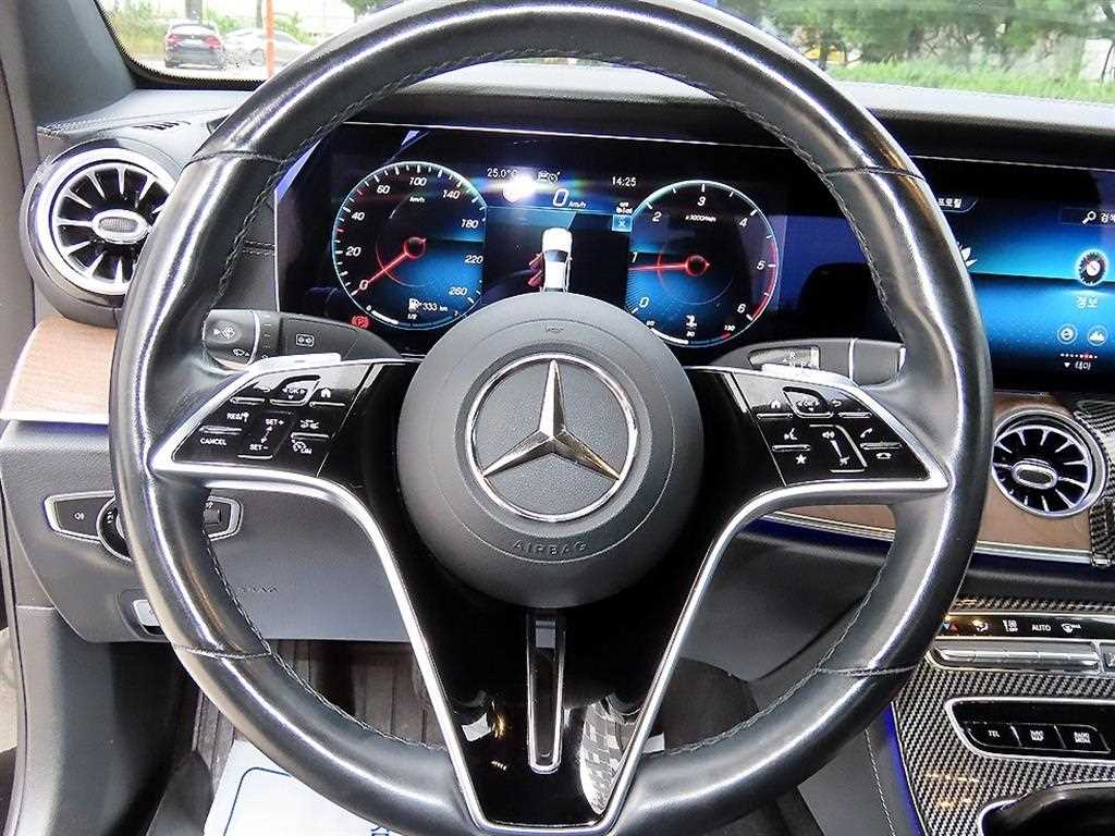 Mercedes-Benz E-Class — photo 08