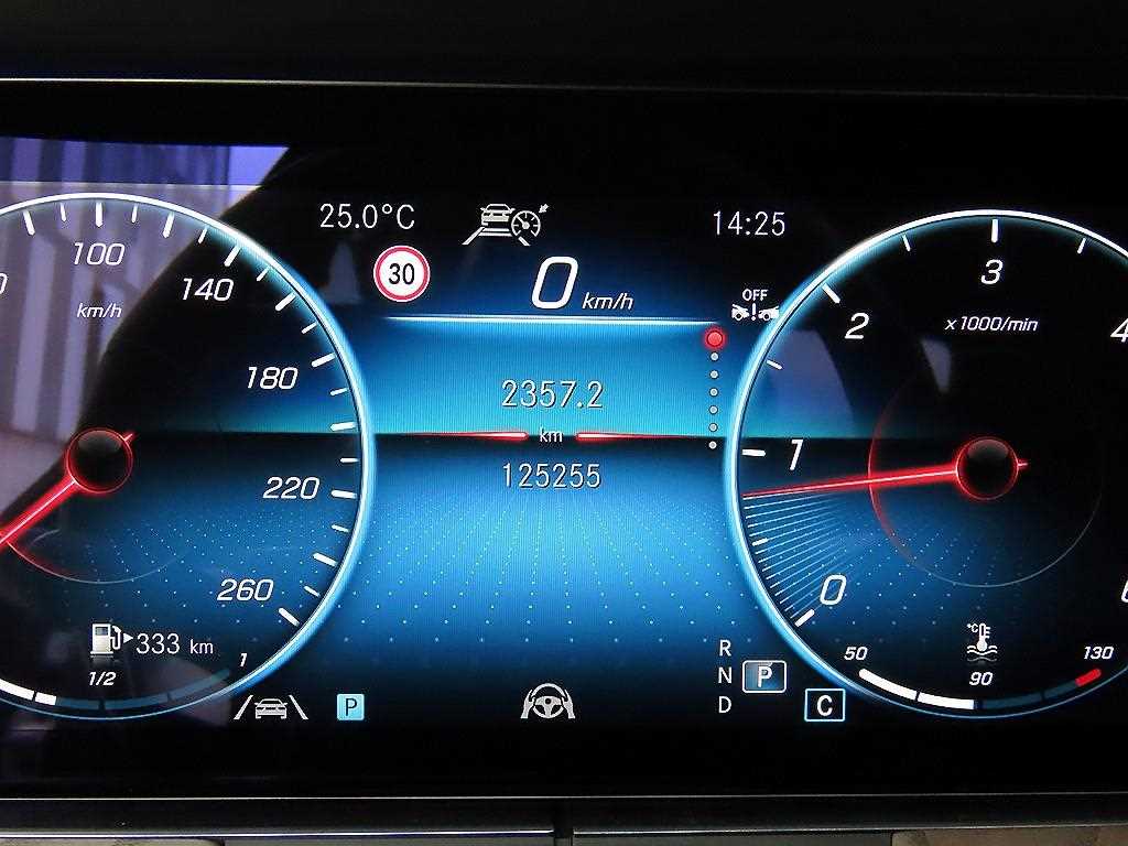 Mercedes-Benz E-Class — photo 09