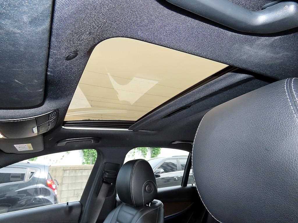 Mercedes-Benz E-Class — photo 16