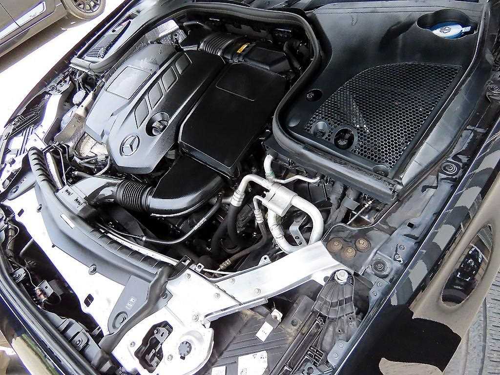 Mercedes-Benz E-Class — photo 19