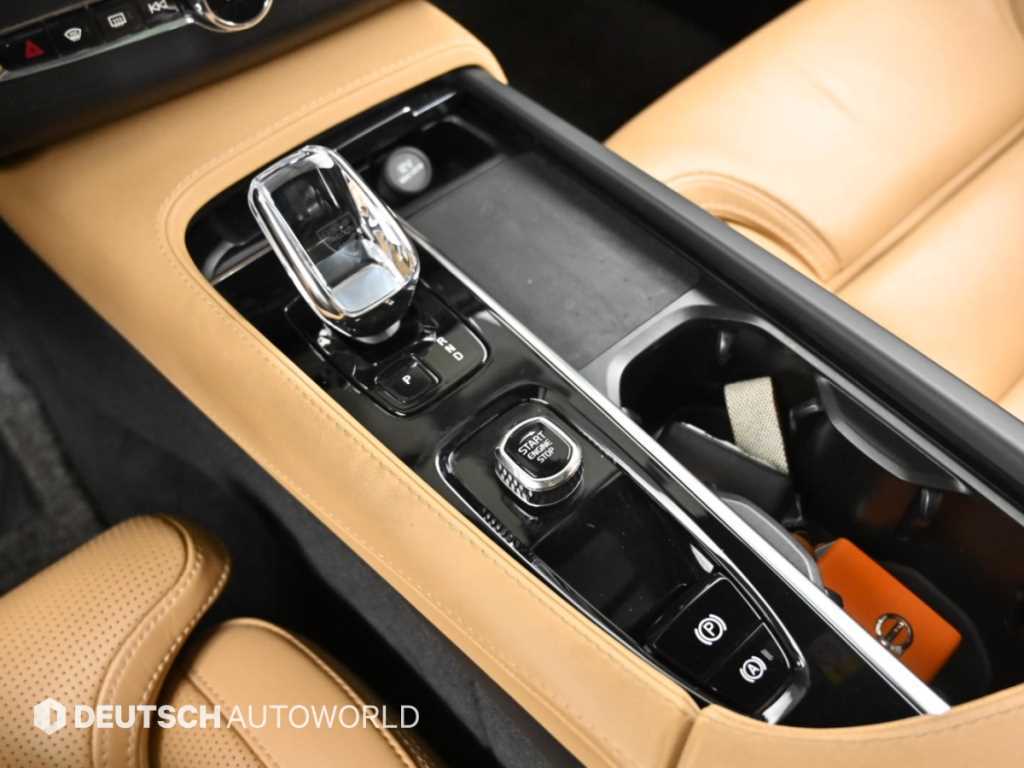 Volvo XC90 — photo 09
