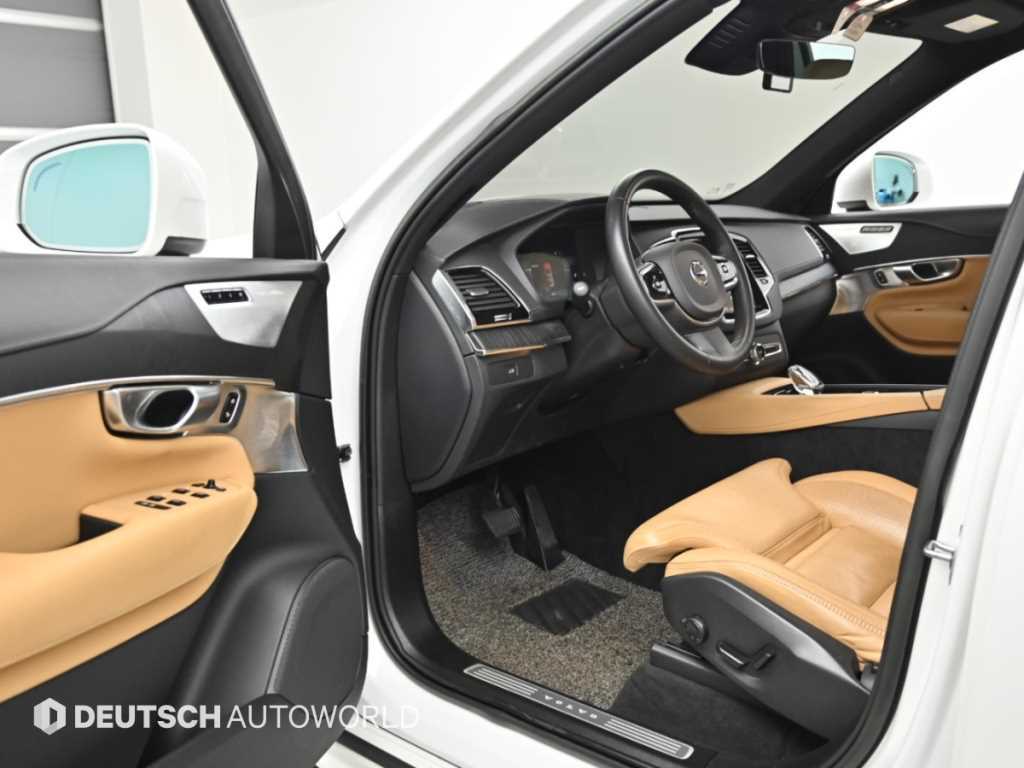 Volvo XC90 — photo 11