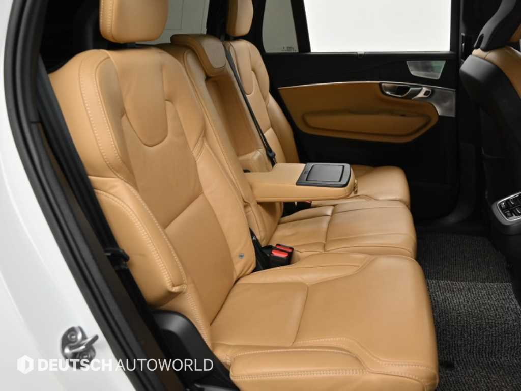 Volvo XC90 — photo 12