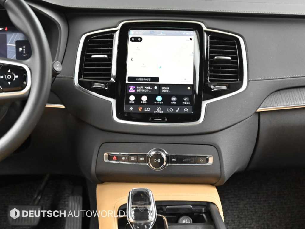 Volvo XC90 — photo 14