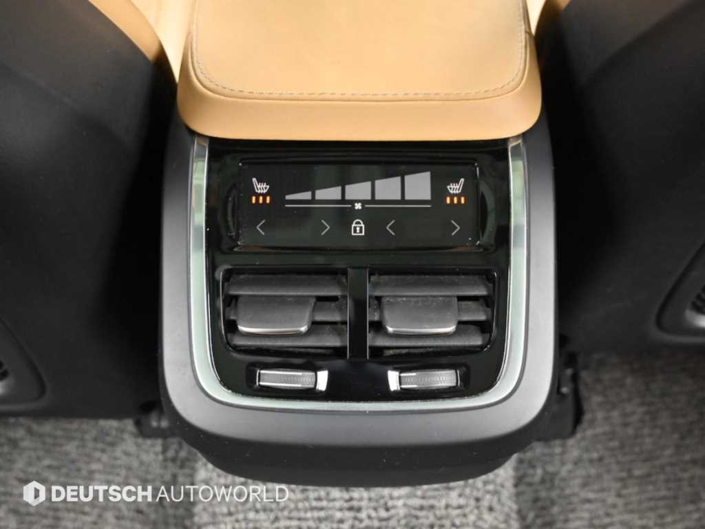 Volvo XC90 — photo 16
