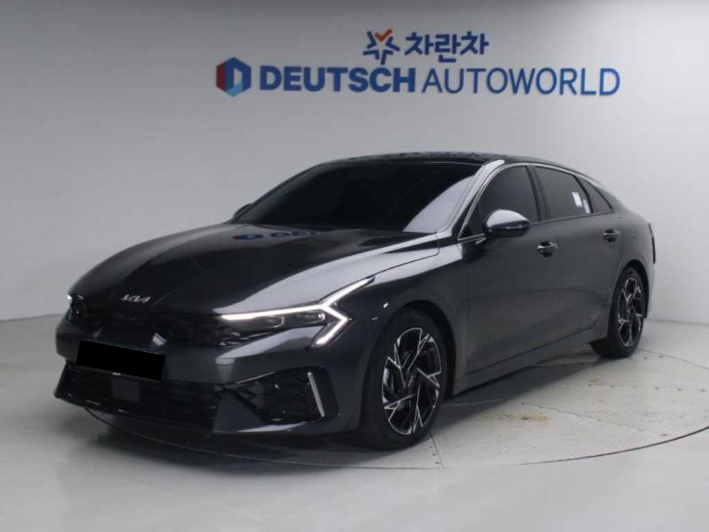 Kia K5 — photo 01