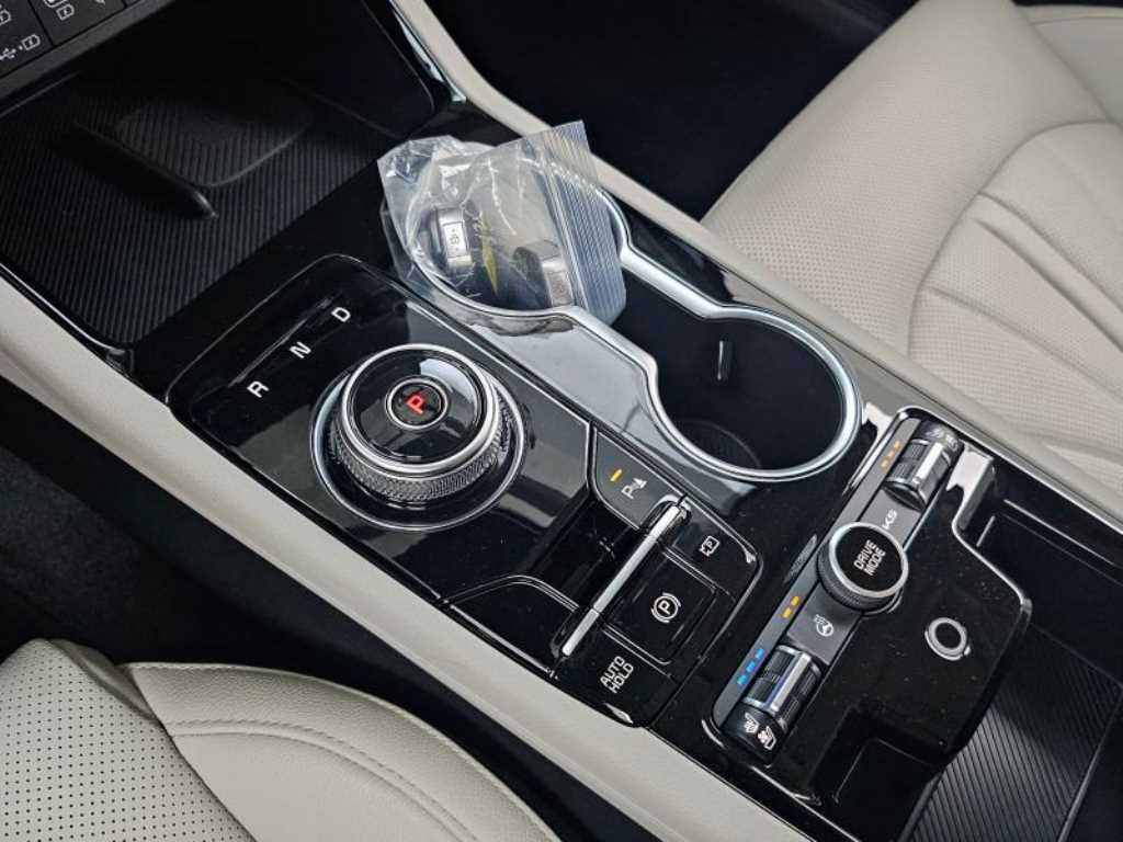 Kia K5 — photo 09