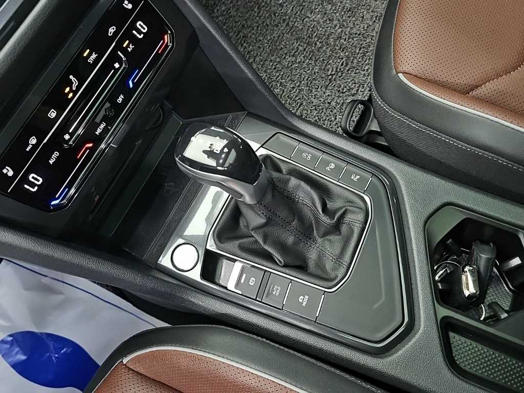 Volkswagen Tiguan — photo 08