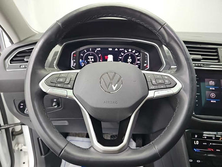 Volkswagen Tiguan — photo 09