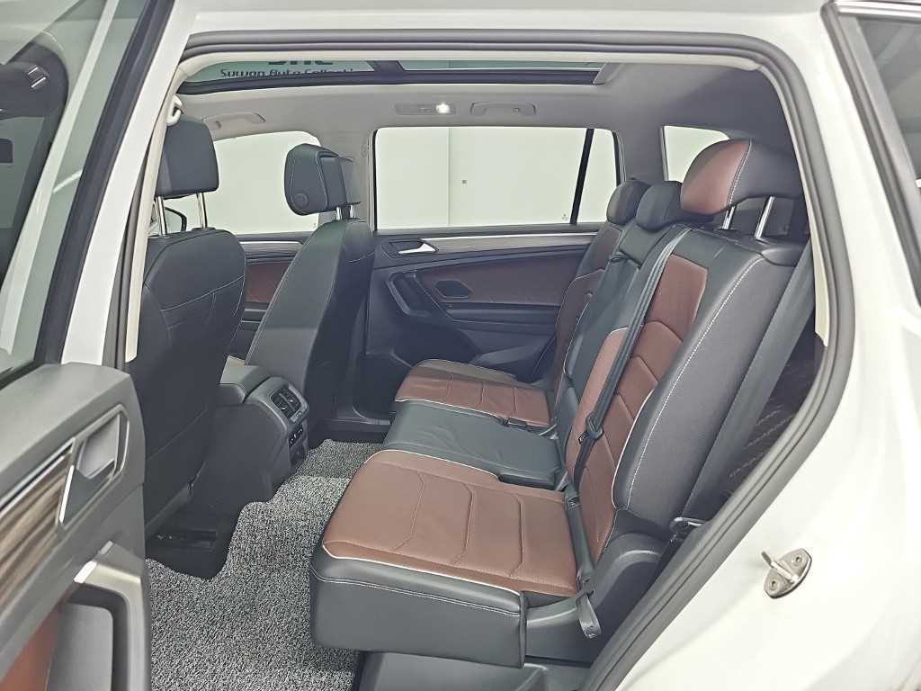 Volkswagen Tiguan — photo 12