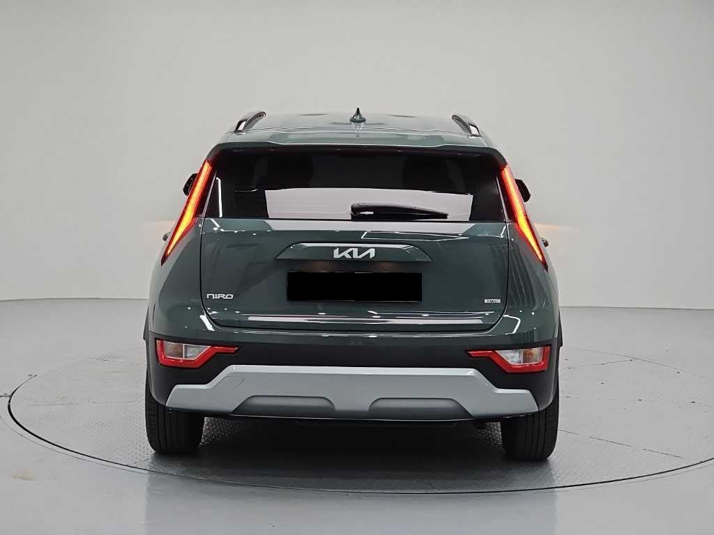 Kia Niro — photo 03