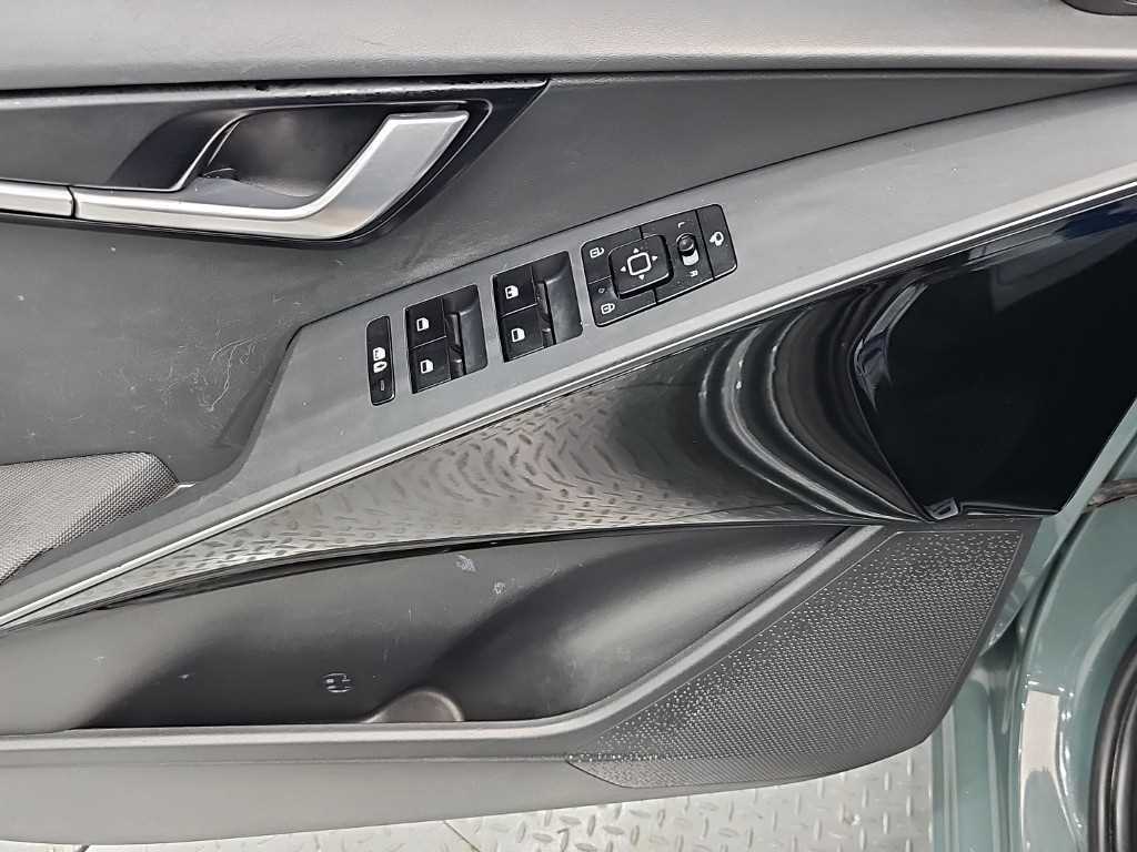 Kia Niro — photo 16