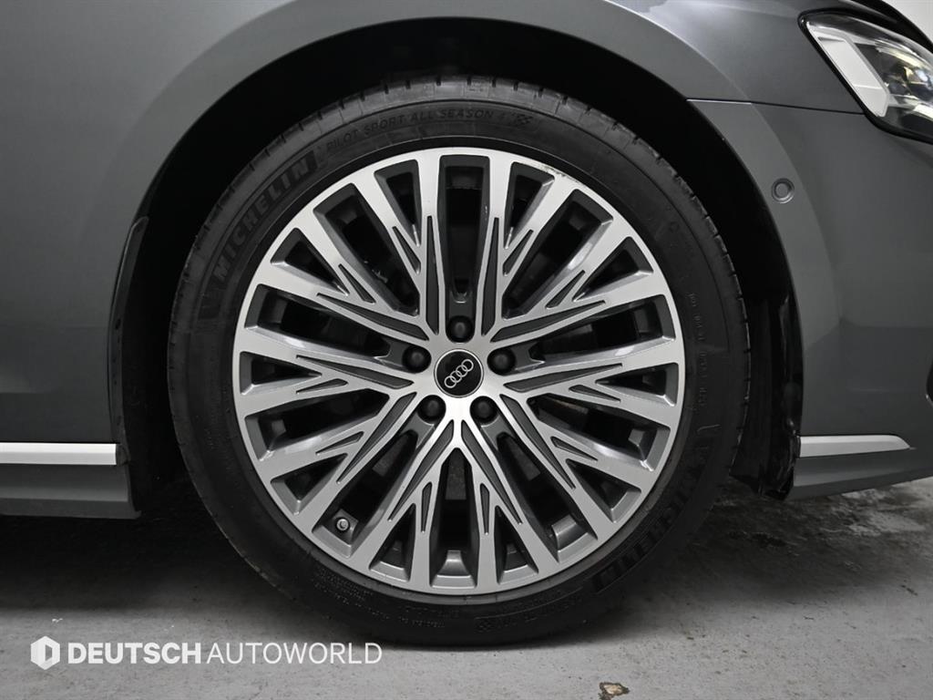 Audi A8 — photo 05