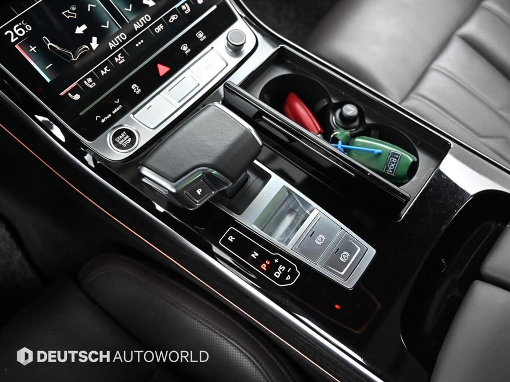 Audi A8 — photo 09