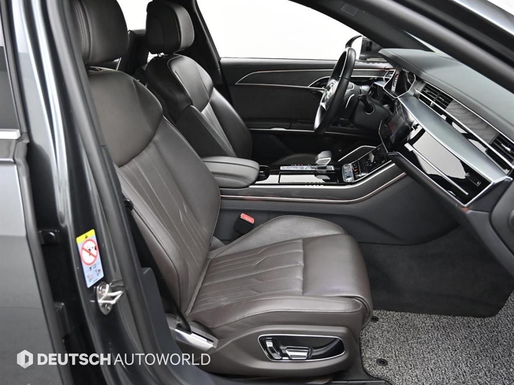 Audi A8 — photo 10
