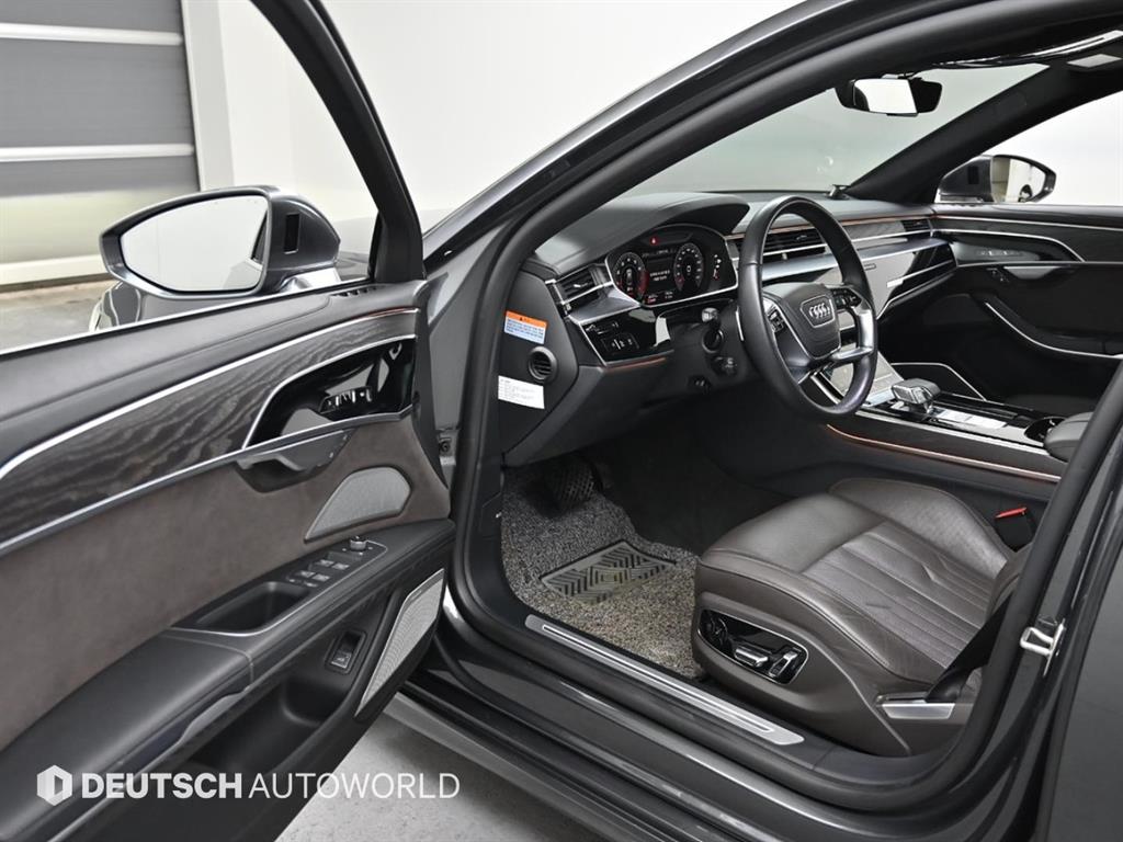 Audi A8 — photo 11