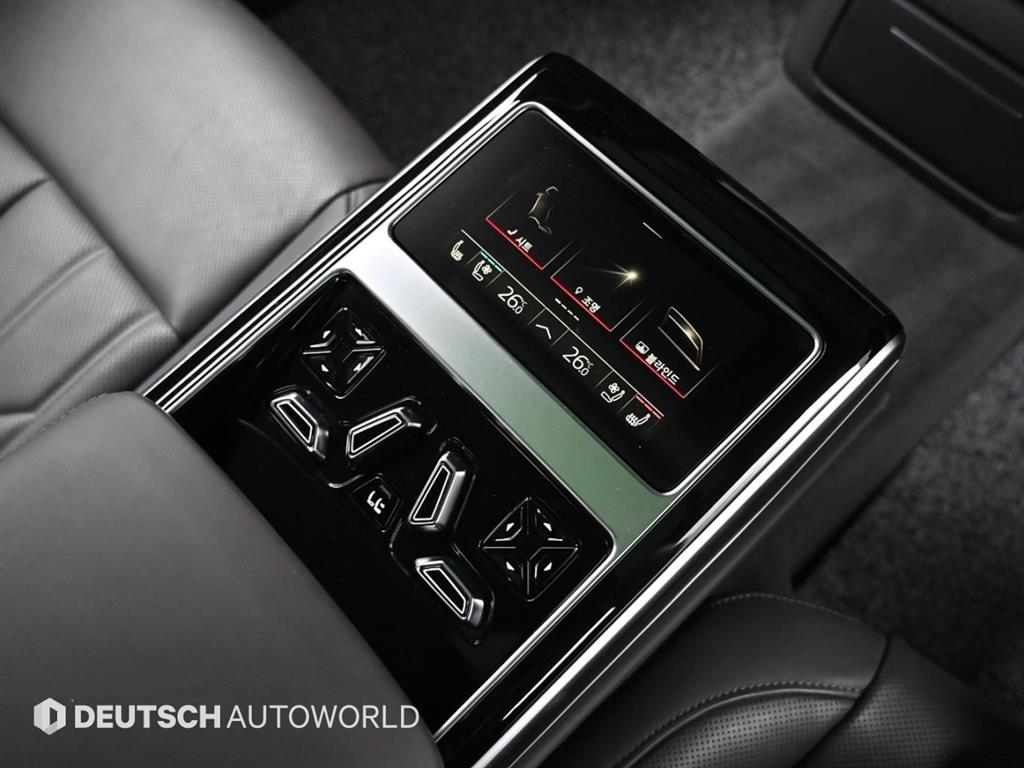 Audi A8 — photo 16