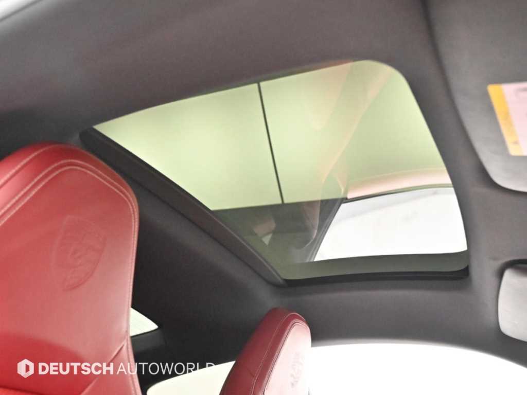 Porsche 911 — photo 18