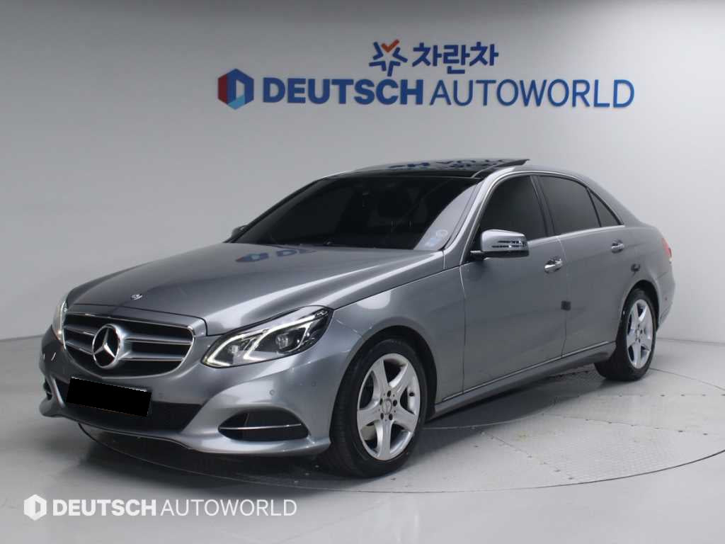 Mercedes-Benz E-Class — photo 01