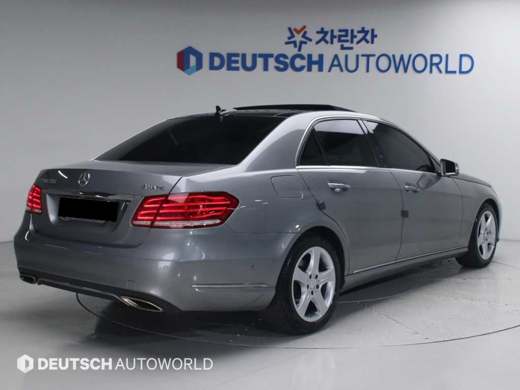 Mercedes-Benz E-Class — photo 02