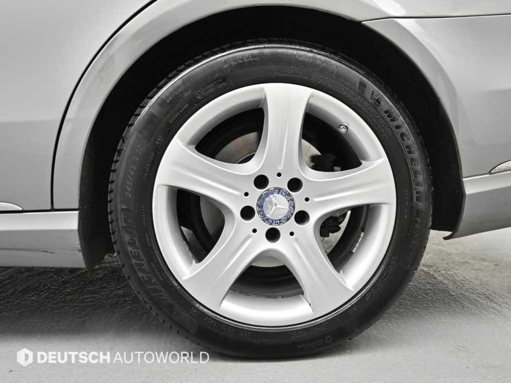 Mercedes-Benz E-Class — photo 05