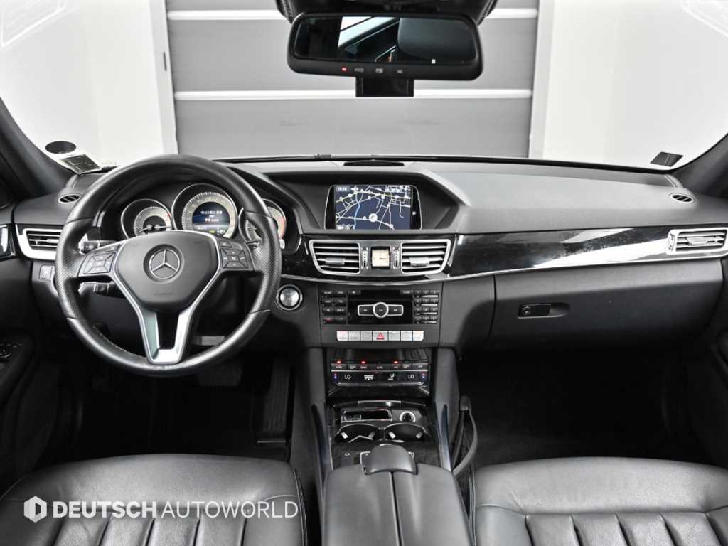Mercedes-Benz E-Class — photo 07