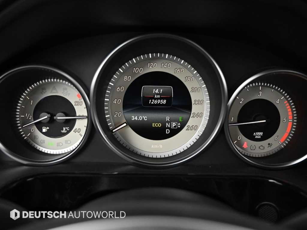Mercedes-Benz E-Class — photo 08