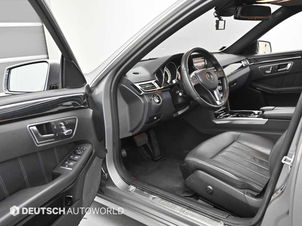 Mercedes-Benz E-Class — photo 11