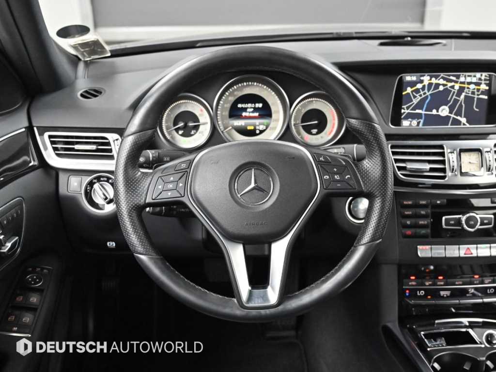 Mercedes-Benz E-Class — photo 13