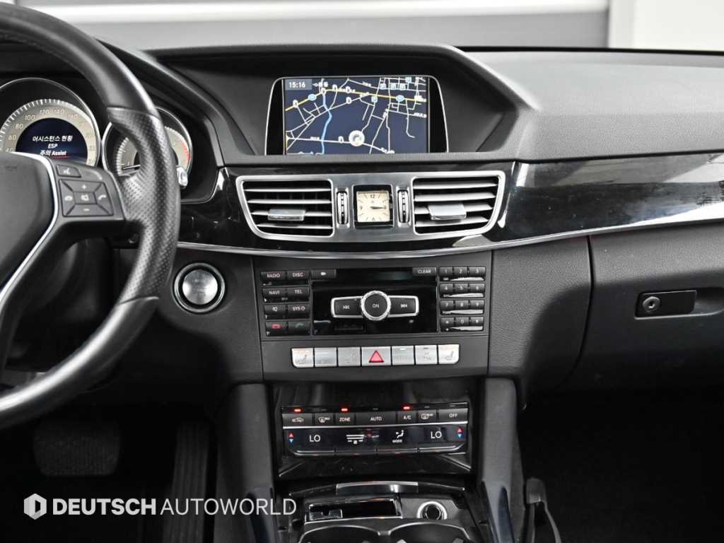 Mercedes-Benz E-Class — photo 14