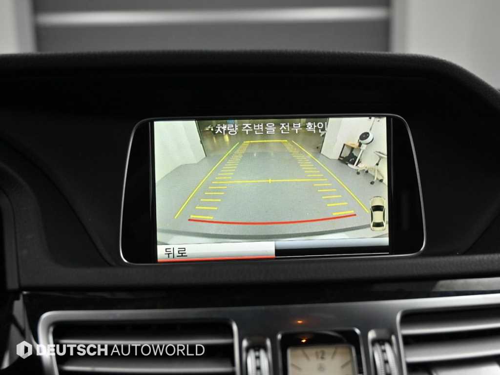 Mercedes-Benz E-Class — photo 15